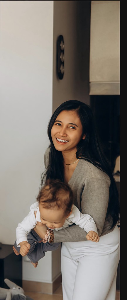 Mayang (@momlearnstech) with her baby